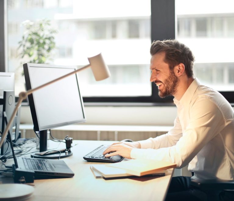 rsz_beard-chair-computer-840996