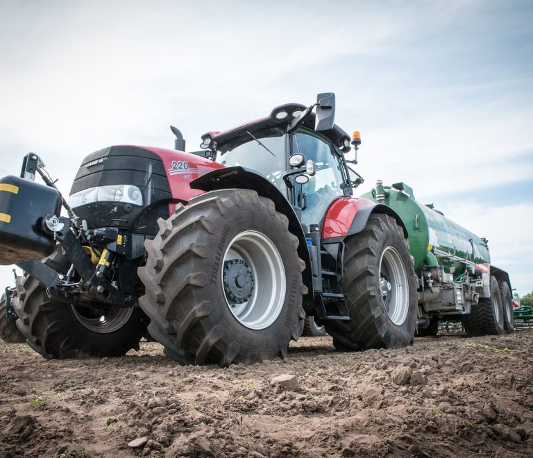 tractor-3486266_1280