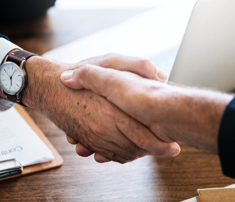 deal-desk-greeting-862734